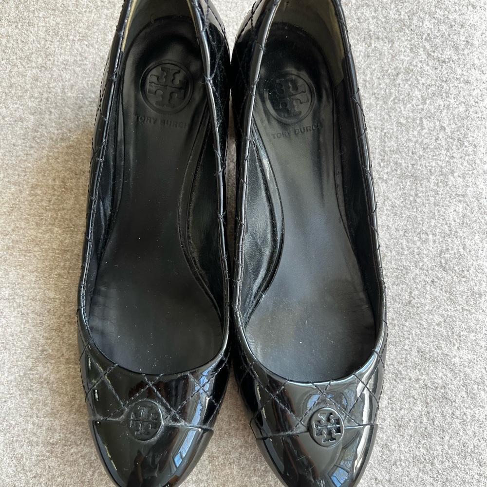 Tory Burch Black Quilted Patent Pump with Logo Toe